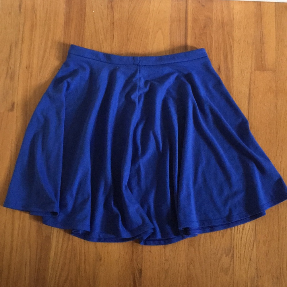 Flowy midlength skirt